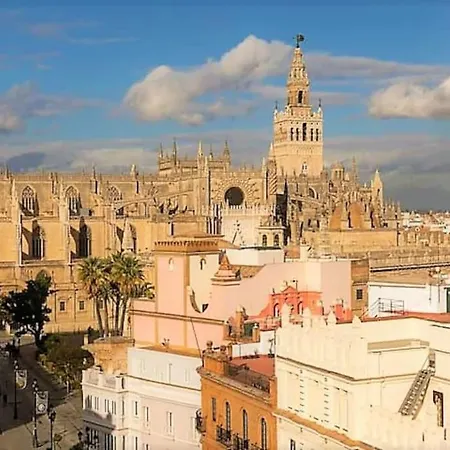 Lux Essentia * Seville